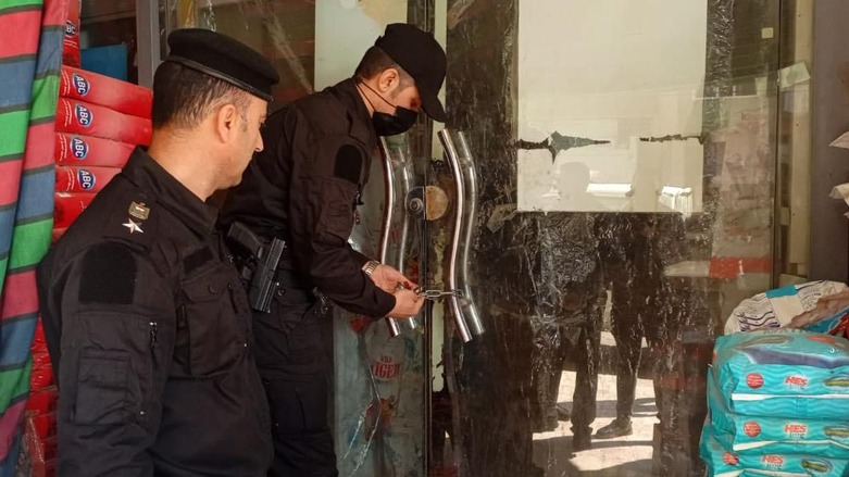 Police shutting down a shop for selling food for more than the market price, Dohuk, Kurdistan Region, March 7, 2022. (Photo: Kurdistan 24)