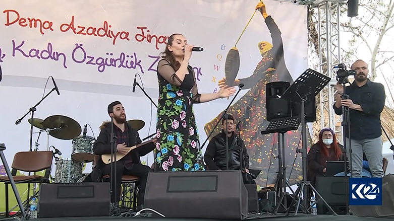 Diyarbekir.. 8ê Adarê bi govend, şahî û bi diruşmeyan hat pîrozkirin