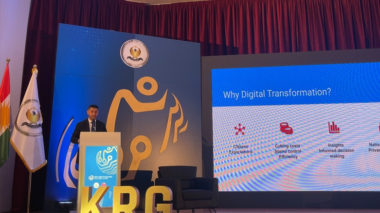 Head of KRG Department of Information Technology Hiwa Afandi makes a presentation at a conference on digital transformation in Erbil, March 10, 2022 (Photo: Hemn Merany/Twitter)