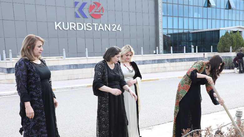 کاشت نهال از سوی اعضای شورای زنان کوردستان در محوطه‌ی کوردستان٢٤