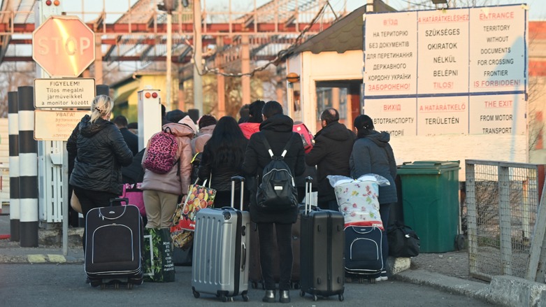 Ukrainians return back to their country at the Hungarian-Ukrainian border crossing, March 6, 2022. (Photo: Attila Kisbenedek/AFP)