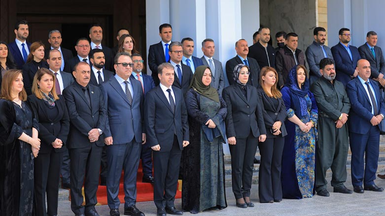 ادای احترام نمایندگان پارلمان کوردستان به شهیدان بمباران شیمیایی حلبچه در سی و چهارمین سالگرد این فاجعە انسانی