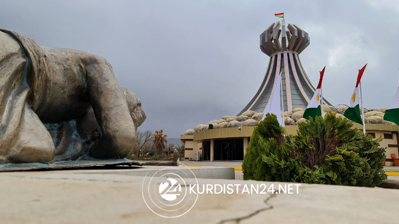 The statue of Omar Khawar, a symbol of Halabja's sacrifices, in front of the city's Martyrs Monument, March 16, 2022. (Photo: Mohammad Halabjaye/Kurdistan 24)
