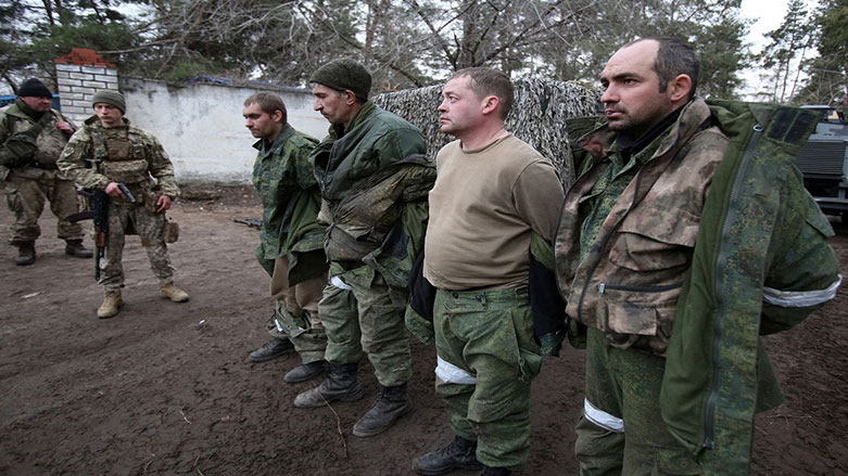 Ukrayna tarafından esir alınan bazı Rus askerleri