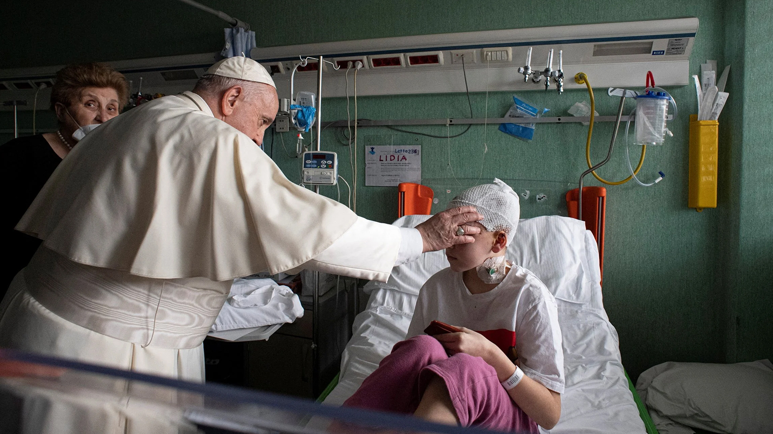 دیدار پاپ از کودکان زخمی در جنگ اوکراین.. یکی از بیمارستان‌های روم