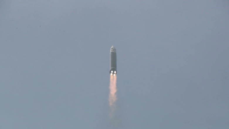 كوريا الشمالية أطلقت صاروخا باليستيا عابرا للقارات في 25 مارس/آذار 2022. © رويترز