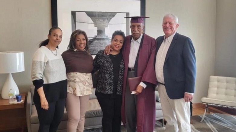 101 yaşında lise diploması aldı