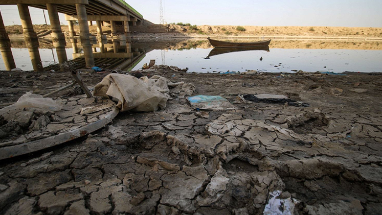 A dried-up irrigation canal in Iraq's southern Nasiriyah province. (Photo: Haidar Mohammed Ali/AFP)