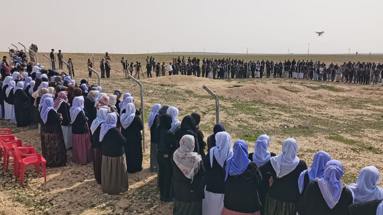 Yezidis gathering at the site of the one mass graves in Sinjar, March 4, 2023. (Photo: Darman Ba'adri/Kurdistan 24)