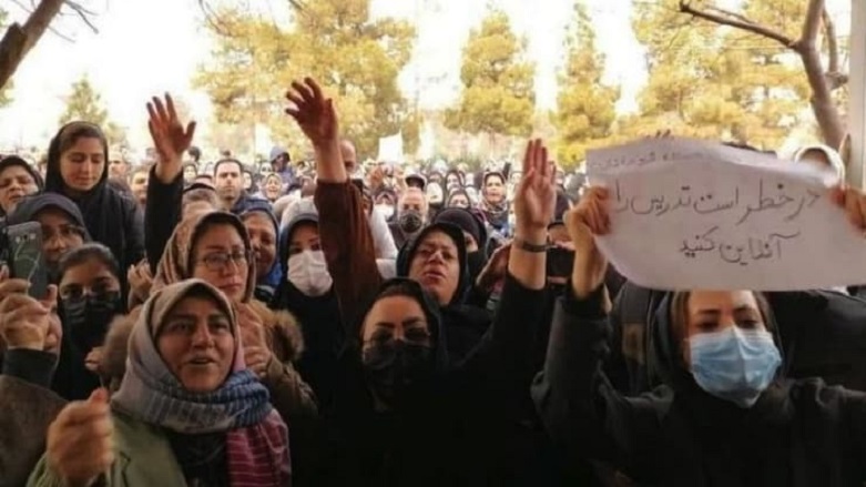 Veliler zehirleneme vakalarını protesto ediyor