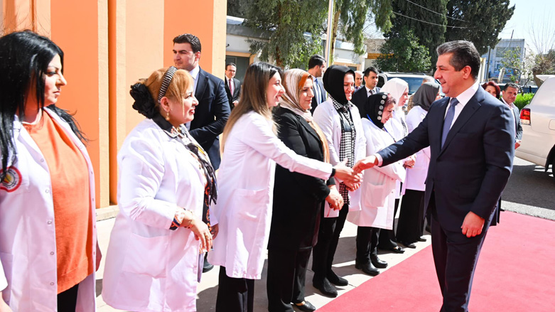 Kurdistan Region Prime Minister Masrour Barzani (right) shaking hands with health workers at Erbil Maternity Teaching Hospital, March 7, 2023. (Photo: KRG)