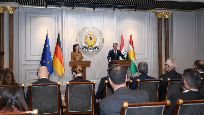 مسرور بارزانی، نخست وزیر اقلیم کوردستان و آلینا بائربوک، وزیر امور خارجه آلمان در کنفرانس مشترک خبری در اربیل