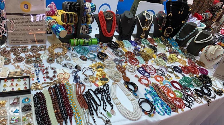دیمه‌نی نمایشكردنی به‌رهه‌می كاره‌ ده‌ستییه‌كانی گه‌نجان