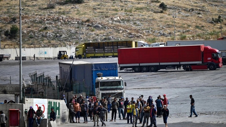 الأمم المتحدة ترسل كل شهر حوالي 800 شاحنة عبر معبر سيلفيغوزو لإيصال المساعدات إلى إدلب بشمال غرب سوريا. © أ ف ب/ أرشيف