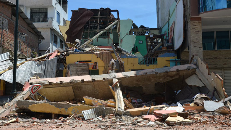 Depremde bazı binalar yıkıldı (Foto: AFP)