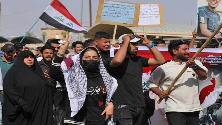 متظاهرون في مدينة الناصرية في جنوب العراق بتاريخ 25 تشرين الأول/أكتوبر 2022 © أسعد نيازي / ا ف ب