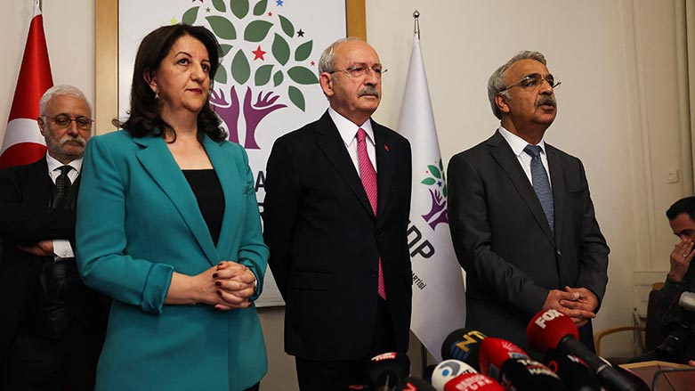 Turkey's Republican People's Party (CHP) Chairman and Presidential candidate Kemal Kilicdaroglu (C), Turkey's Rights Democracy Party (HDP) Co-Chairs Pervin Buldan (L) and Mithat Sancar (R) hold a press conference. (Photo: Adem Altan/ AFP)