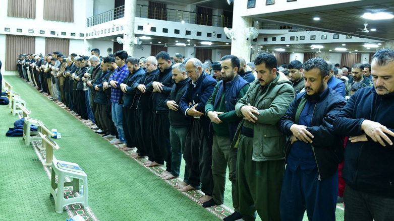 Muslims praying Taraweeh at one of the mosques in the Kurdistan Region's Sulaimani, March 22, 2023. (Photo: Dana Hama-Gharib/Kurdistan 24)