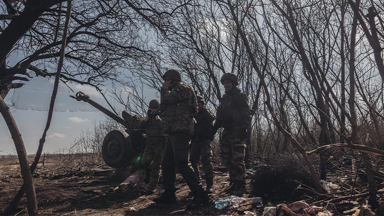 Rusya saldırısı altındaki Ukrayna’nın Donetsk Oblastı'na bağlı Bahmut kentindeki cephe hattına konuşlanan Ukraynalı askerler görüntülendi
