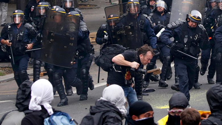 الشرطة تقمع المتظاهرين في فرنسا (وكالات)