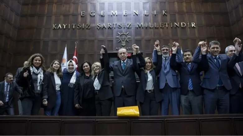 پیوستن ١٠٠ عضو یک حزب اپوزسیون دولت ترکیە به اردوغان در مخالفت با حزب دمکراتیک خلق‌ها