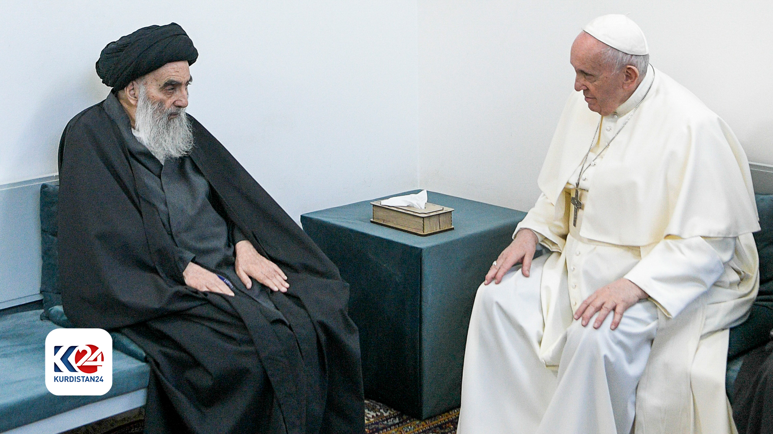 پاپ فرانسیس، رهبر کاتولیک‌های جهان و علی سیستانی، مرجع عالی شیعیان عراق در دیدار ٦ مارس ٢٠٢١