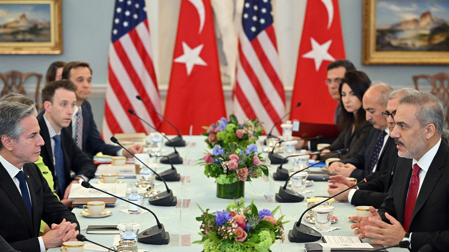 US Secretary of State Antony Blinken (L) takes part in a meeting with Turkey’s Foreign Minister Hakan Fidan (R). (Photo:MANDEL NGAN / AFP)