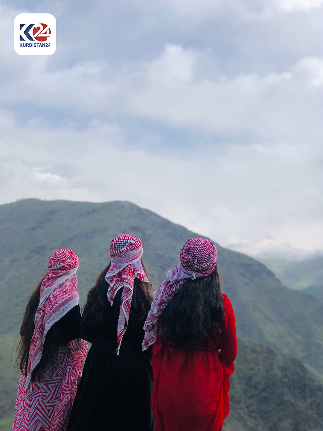  کچانی نیشتمان بە جلوبەرگی کوردییەوە لە ناو سرووشتی کوردستان 