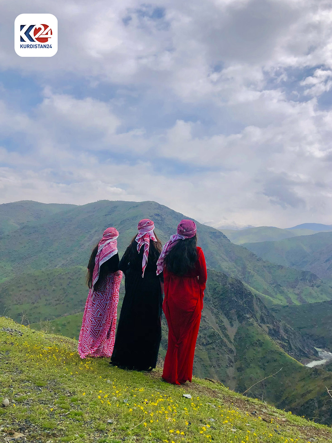  کچانی نیشتمان بە جلوبەرگی کوردییەوە لە ناو سرووشتی کوردستان 