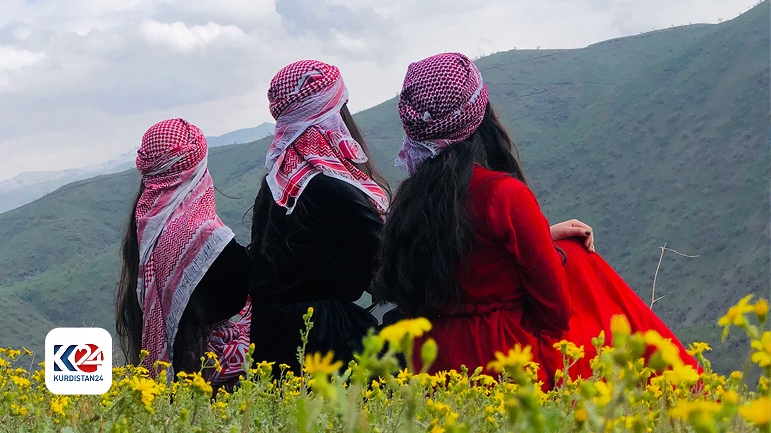Kürt kızları geleneksel kıyafetlerle Kürdistan doğasında poz verdi (FOTO: Hamid Mela Kerem)