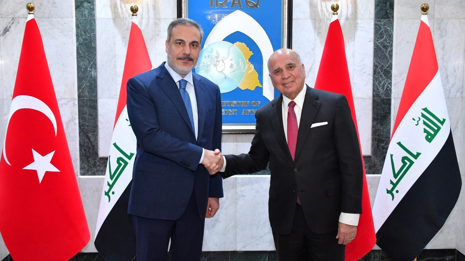 وزير الخارجية العراقي فؤاد حسين ونظيره التركي هاكان فيدان