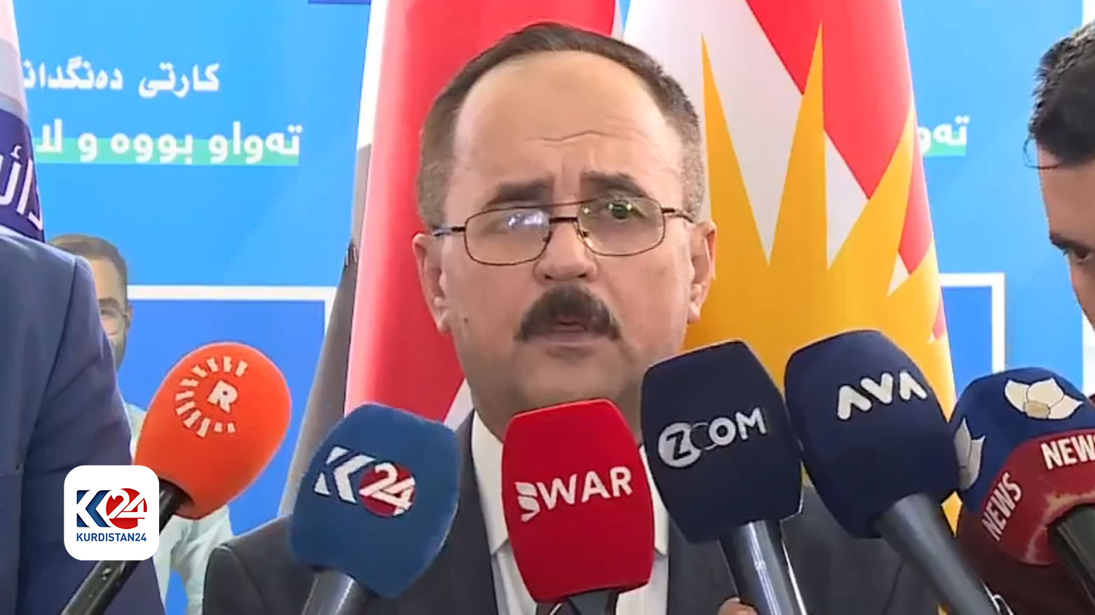 فەرهاد ئەسعەد شێتنە، بەرپرسی هۆبەی تۆماری لایەنە سیاسییەکان لە ئۆفیسی هەولێری کۆمیسیۆنی هەڵبژاردنەکانی عێراق