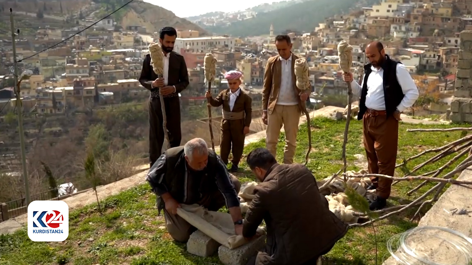 هشت گروه از جوانان داوطلب برای برگزاری جشن نوروز آکری فعالیت می‌کنند