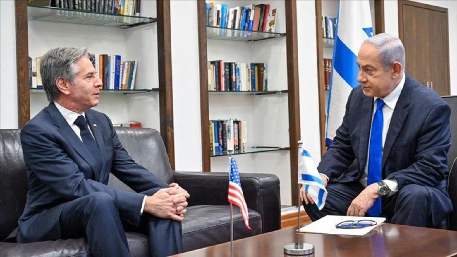 بنیامین نتانیاهو نخست‌وزری اسرائیل و آنتونی بلینکن وزیر امور خارجه‌ی آمریکا