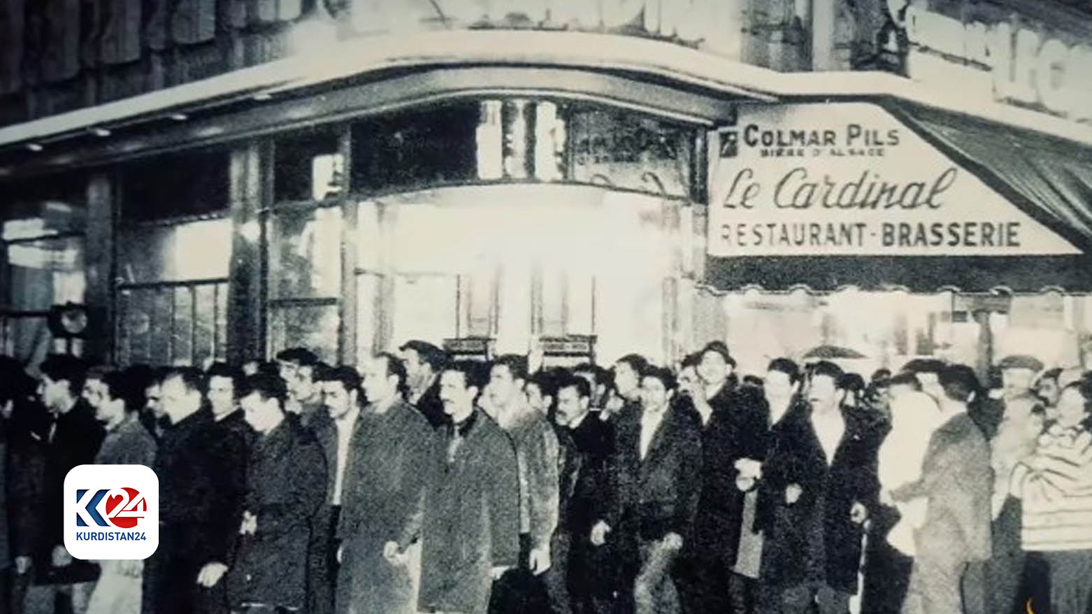 مشهد لتظاهرات الجزائريين في العاصمة الفرنسية باريس عام 1961م