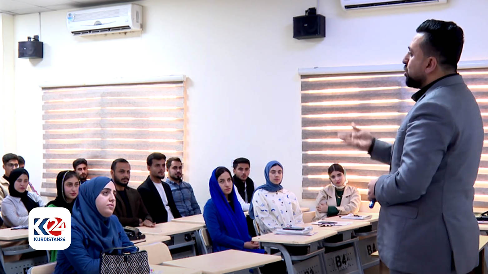 A university professor giving a lecture. (Photo: Kurdistan 24)