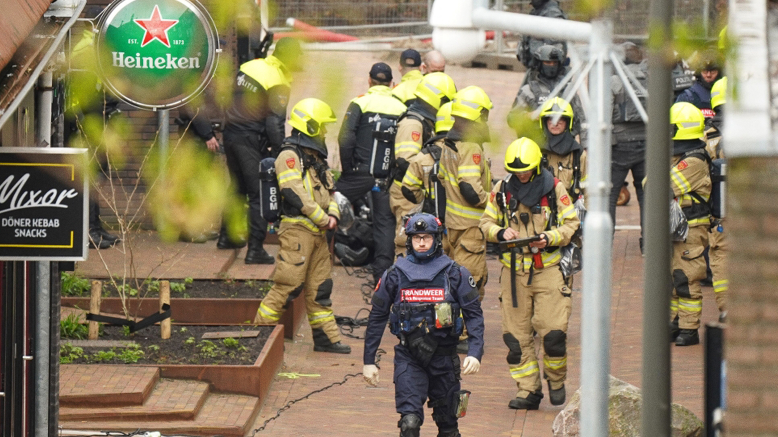 Police and emergency services gather as several people have been taken hostage in Ede, on March 30, 2024. (Photo: AFP)