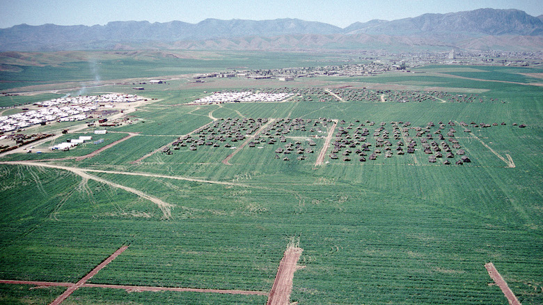 A tent city housing Kurdish refugees spreads out over the fields outside Zakhu during Operation Provide Comfort in April 1991. (Photo: JO1 J.D. Dimattio/US Defense Visual Information Center)
