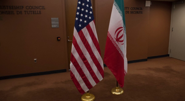 پرچم‌های ایران وآمریکا