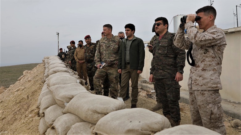 A team of advisers from the US-led Coalition to Defeat ISIS observe Kurdish Peshmerga in the field with their commander, Sirwan Barzani. (Photo: Twitter/Sirwan Barzani)