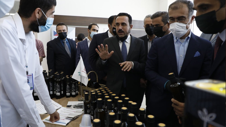 Attendees of the Diplomatic Friendship Bazaar in Erbil speak with a Kurdish business owner about locally produced olive oil, May 28, 2021. (Photo: Erbil Provincial Government)