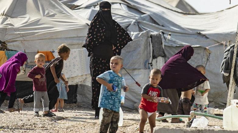 Women look after children at the sprawling al-Hol displacement camp in northeastern Syria, Oct. 17, 2019 (AFP/Delil Souleiman)