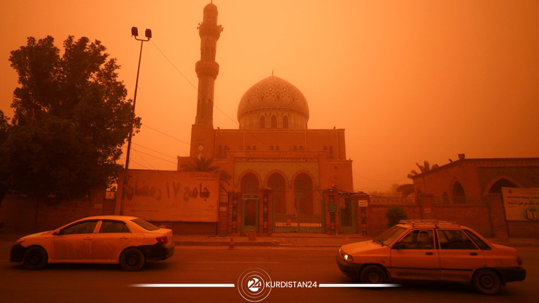 عاصفة ترابية تضرب بغداد