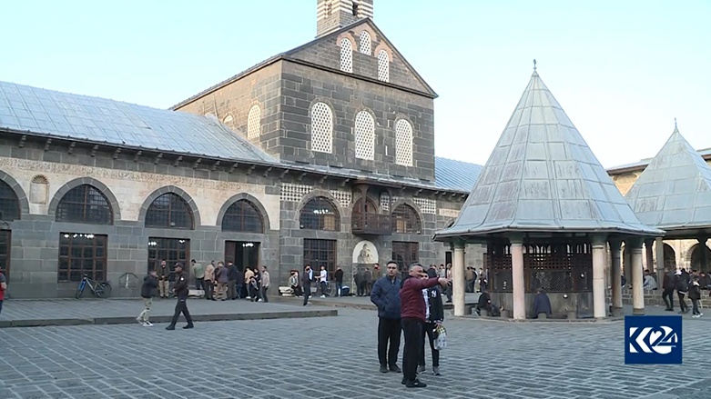 Geştiyar di cejnê de berê xwe didin şûnwarên Diyarbekirê