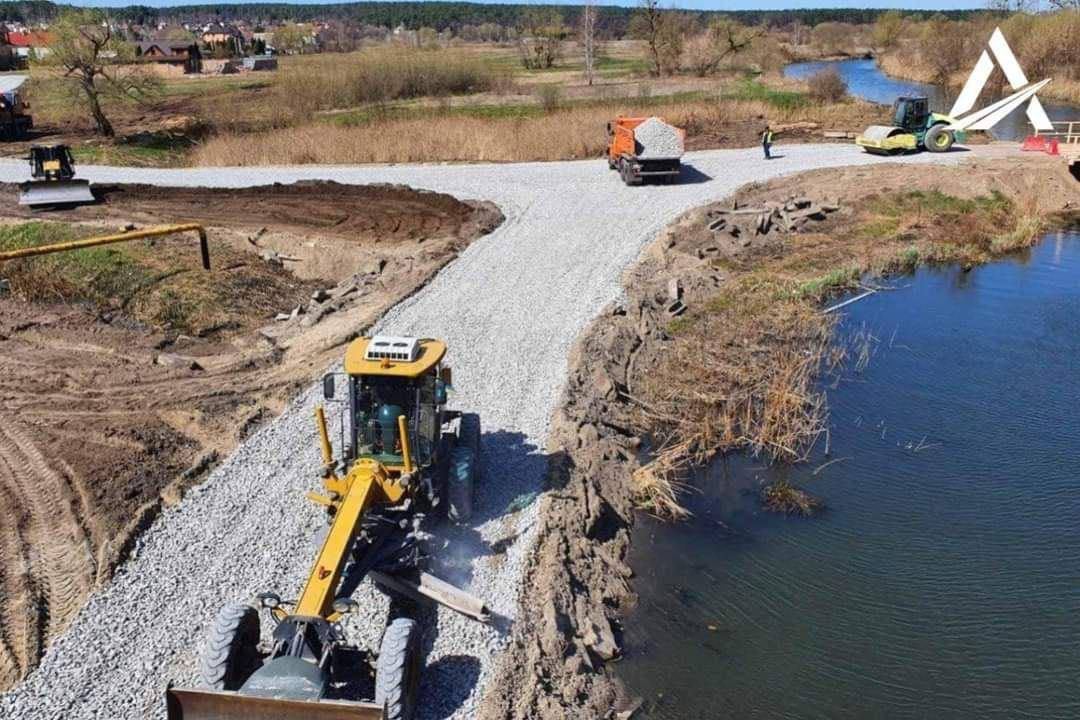 4565