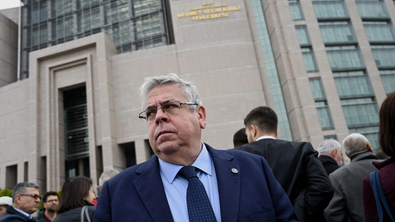 European Parliament Turkey rapporteur Nacho Sanchez Amor stands in front of the Istanbul courthouse on April 22, 2022. (Photo: AFP)