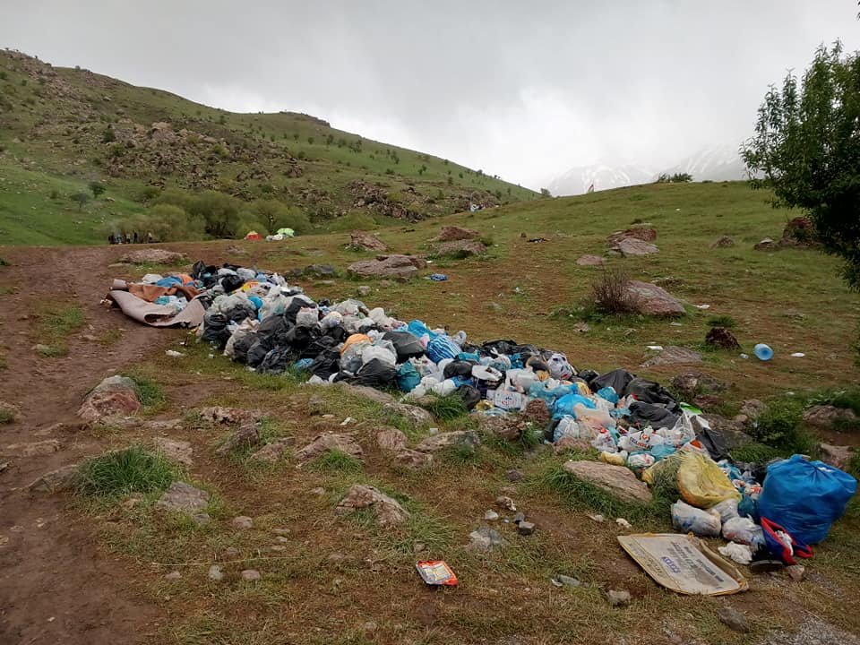 کۆکردنەوەی پاشماوەی گەشتیاران لە گۆمی فێڵاو