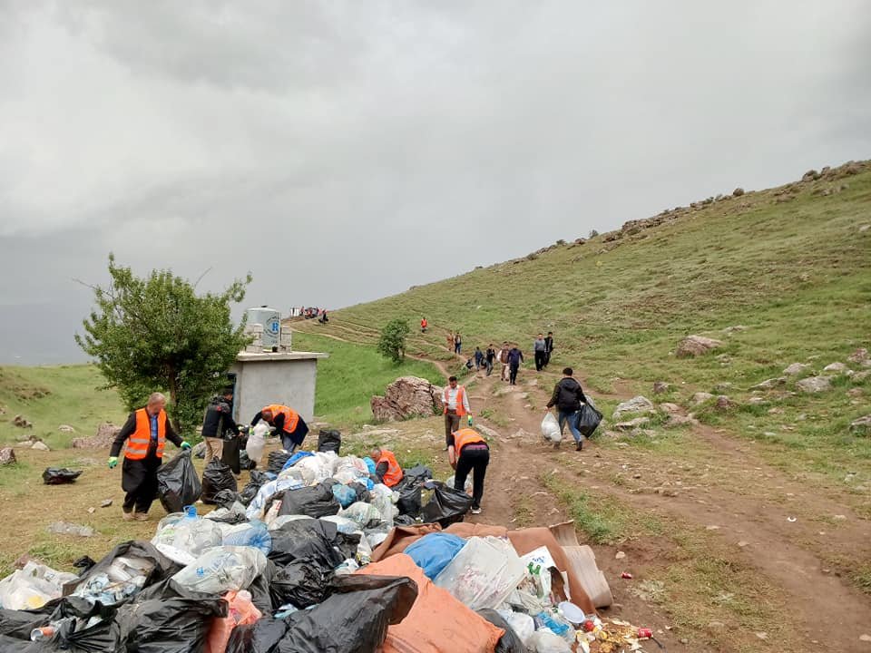 کۆکردنەوەی پاشماوەی گەشتیاران لە گۆمی فێڵاو