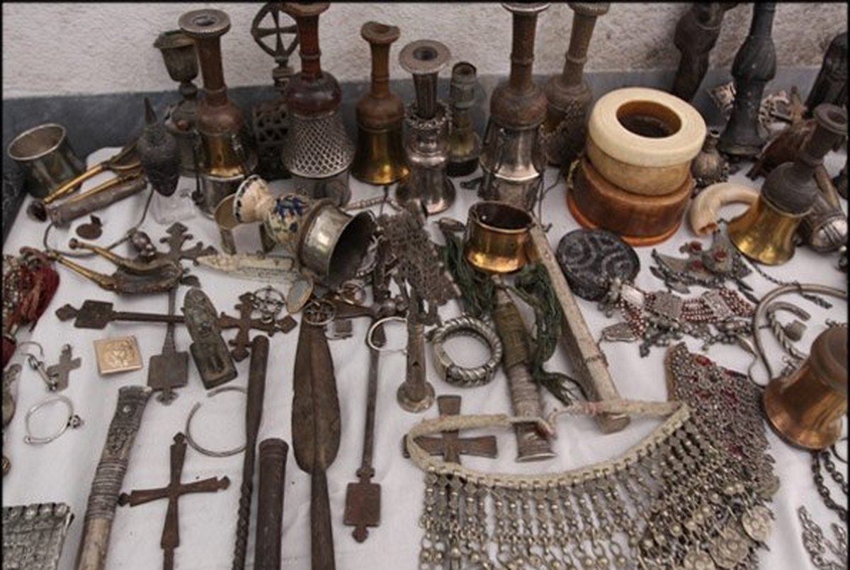 چەند پارجە ئاسەوارێک کە لە شاری سنە دەستیان بەسەردا گیراوە