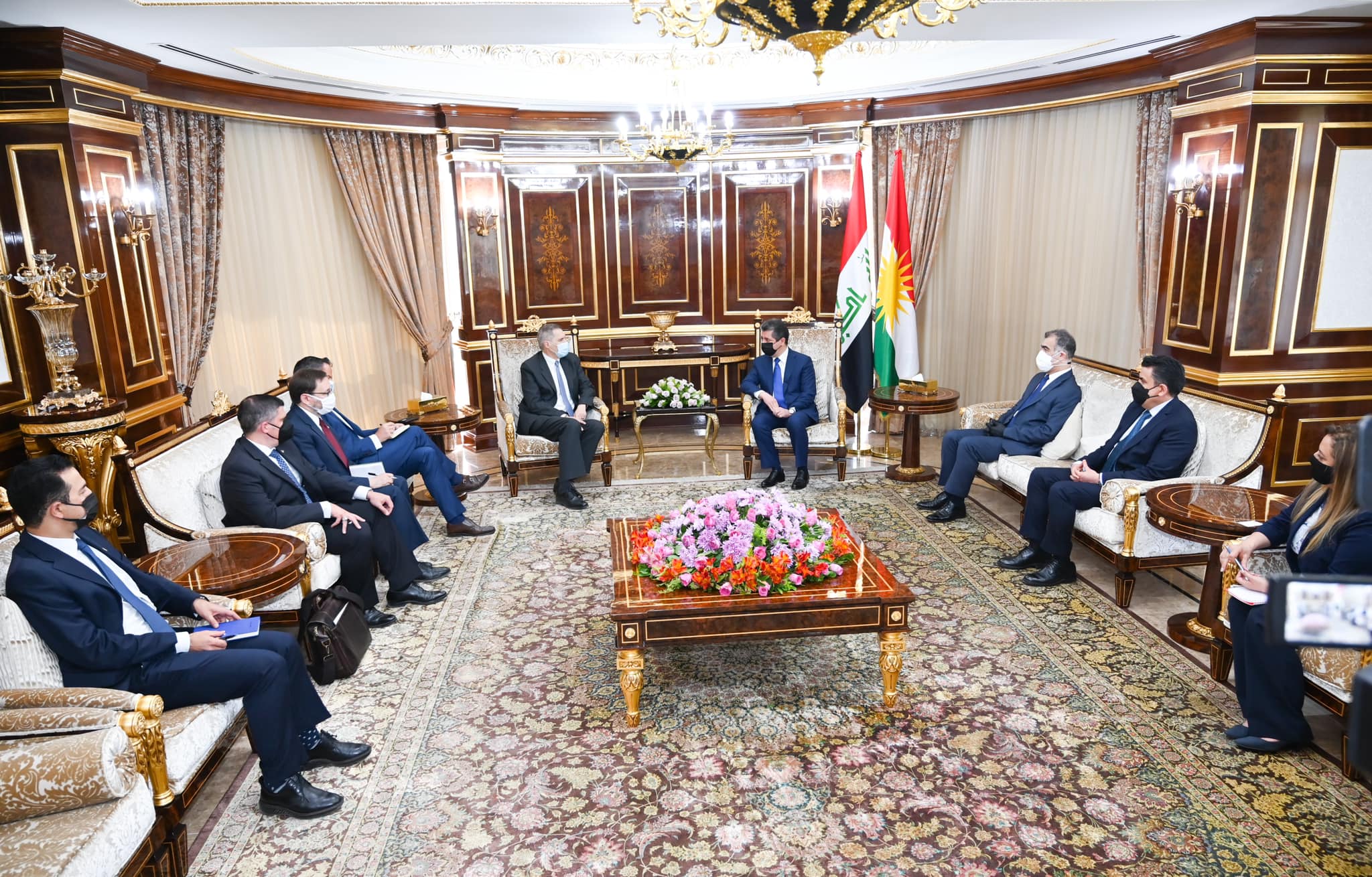 Prime Minister Masrour Barzani (top right) during his meeting with the outgoing US Ambassador to Iraq Matthew Tueller in Erbil, May 16, 2022. (Photo: KRG)
